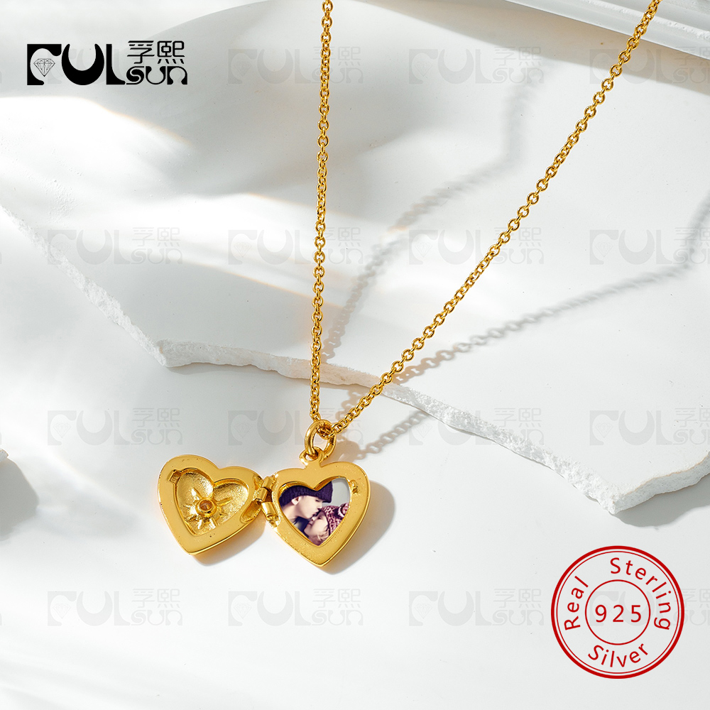 Heart Locket Necklace Photo - 925スターリングシルバー製、14Kゴールドメッキのハート型フォトロケットネックレス。女性向け。単一のCZストーンを使用した写真ペンダントで、大切な思い出を形にできるジュエリー。
