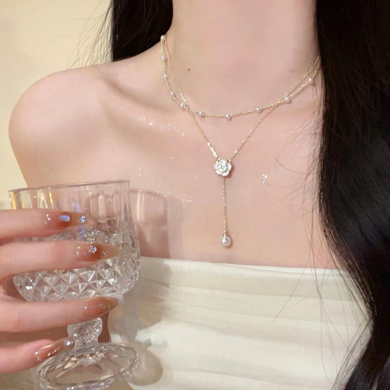 Layered Pendant Necklace Aesthetic - Y2K 二層椿の花ペンダントネックレスパールチェーンネックレス女性のためのエレガントな花の美的ジュエリーギフト卸売