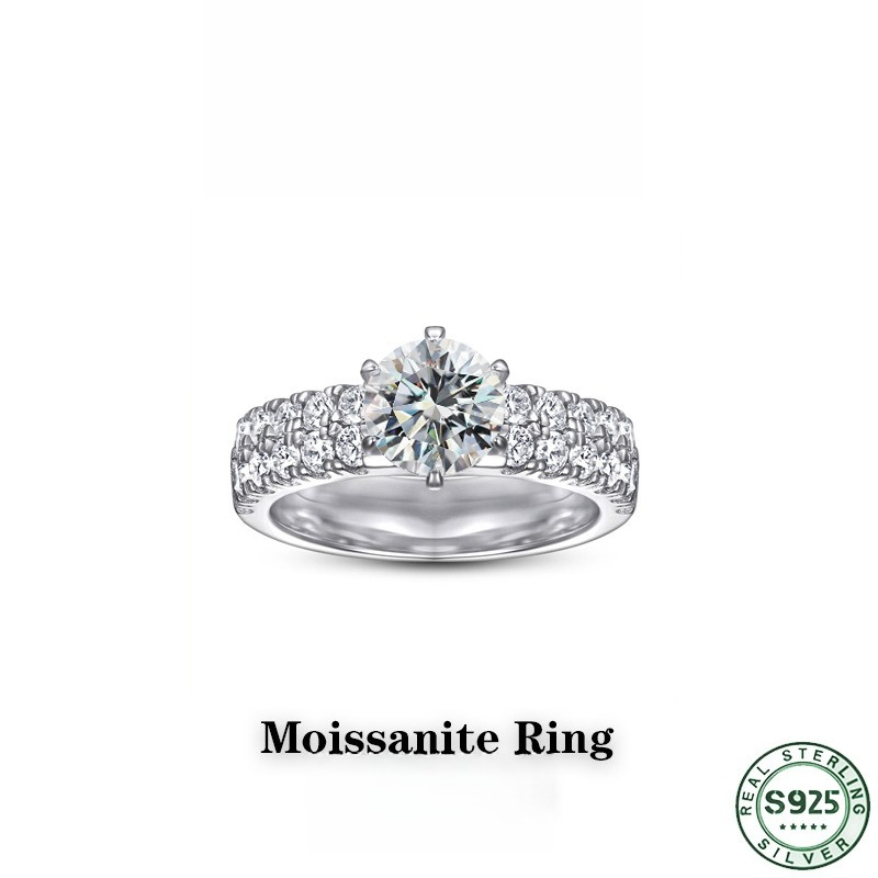 Moissanite Engagement Ring 1 Carat - 人気急上昇中のファッションリング。100％S925シルバー製、モアッサナイトダイヤモンドをあしらったリング。ダブルロウのダイヤモンドと1カラットのモアッサナイトダイヤモンドを組み合わせた、ウェディングジュエリーに最適なリング。