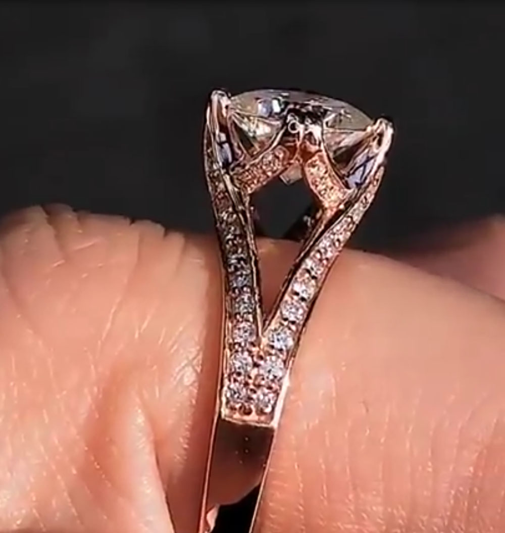カスタムソリッド 10 K ローズゴールド女性のウェディング - Moissanite Engagement Ring 1 Carat のレビューと価格