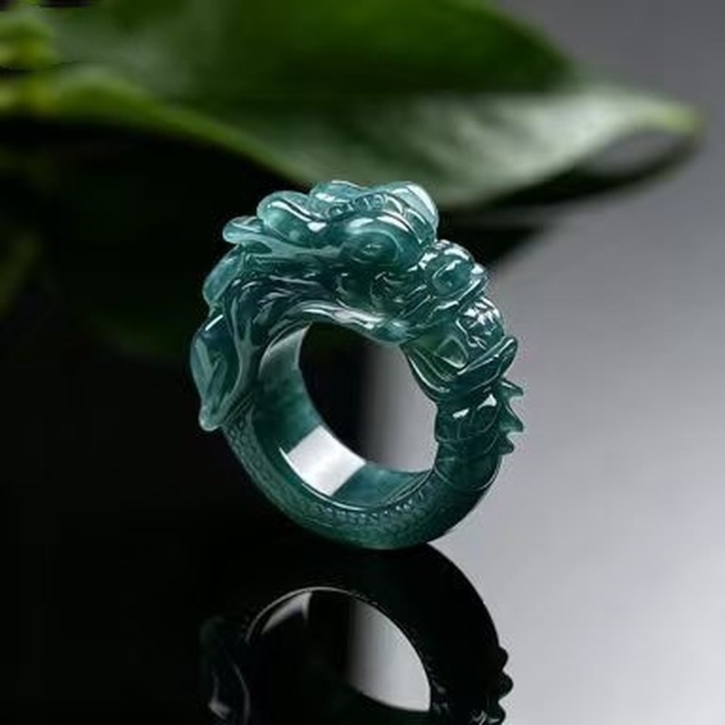 A級の翡翠を使用した、青い水模様の龍が彫刻された指輪。精巧な - Rings のレビューと価格