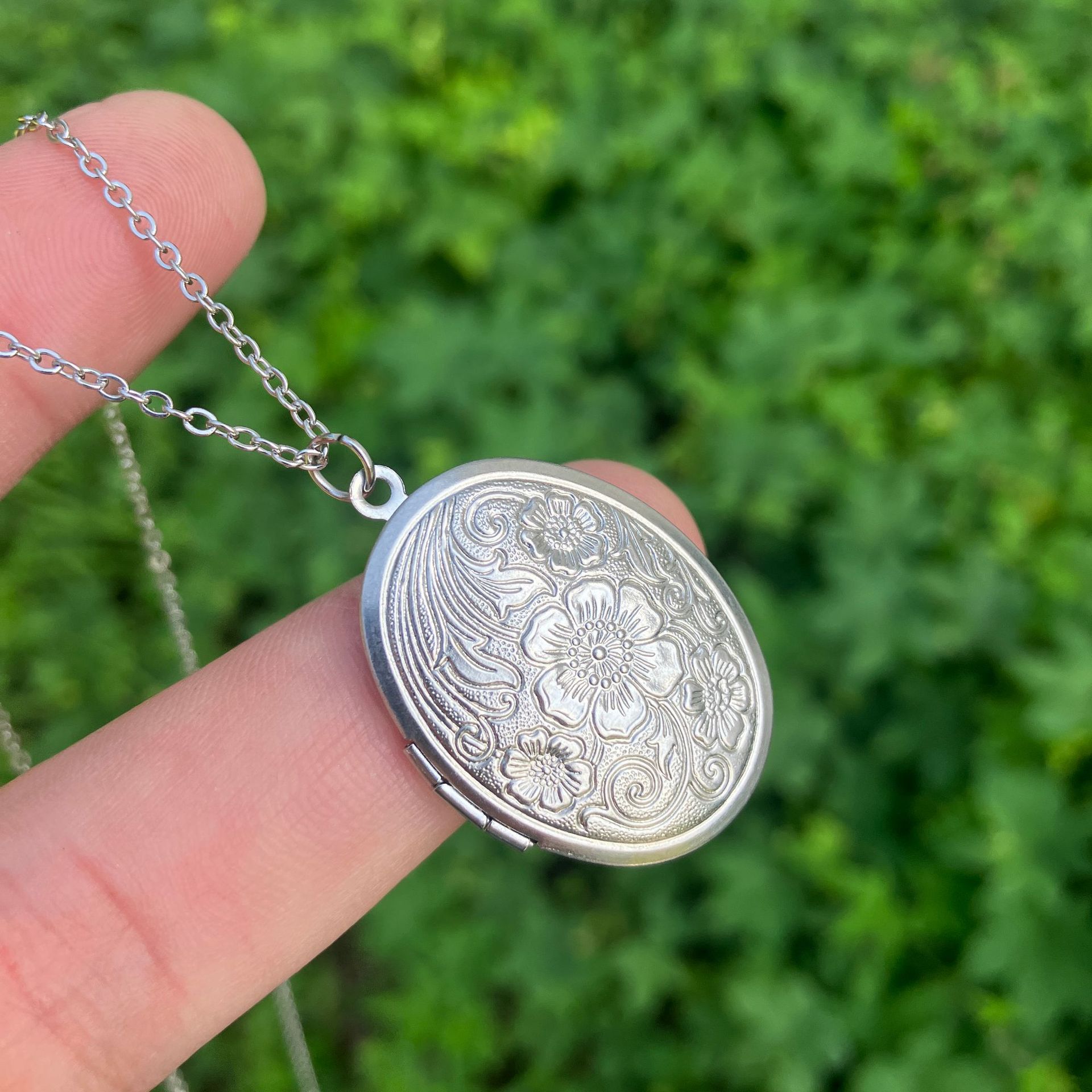 花柄オーバルハートロケットペンダントネックレス、女性用、ステ - Heart Locket Necklace Photo のレビューと価格
