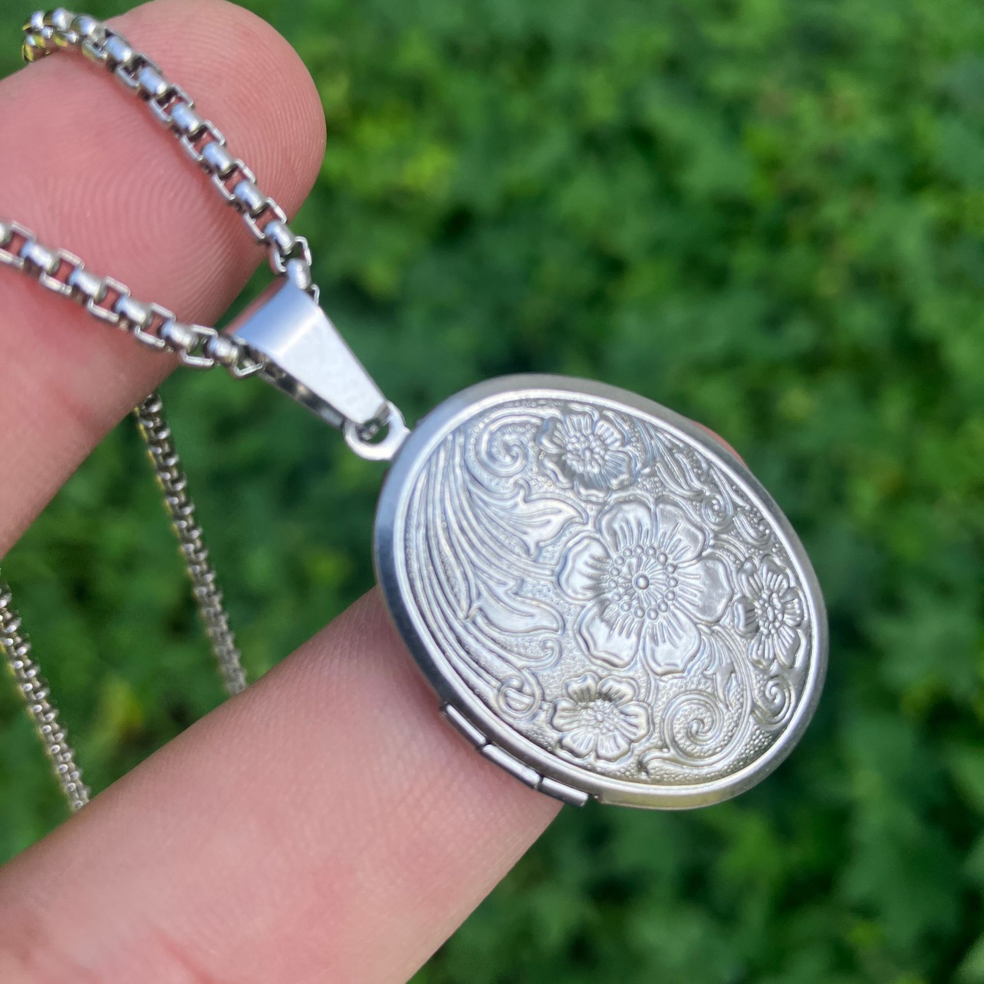 花柄オーバルハートロケットペンダントネックレス、女性用、ステ - Heart Locket Necklace Photo のレビューと価格
