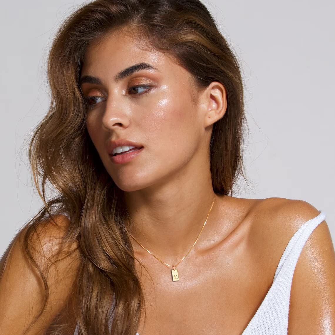 小さな正方形 26 頭文字タグペンダントネックレス女性のため - Initial Letter Necklace 18K Gold のレビューと価格